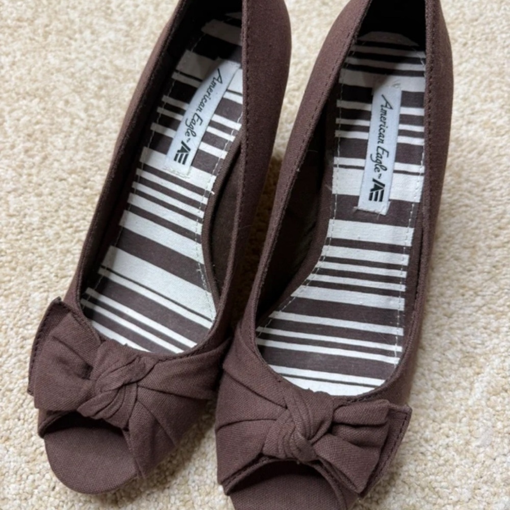 American Eagle Outfitters Chocolate Bow Heels